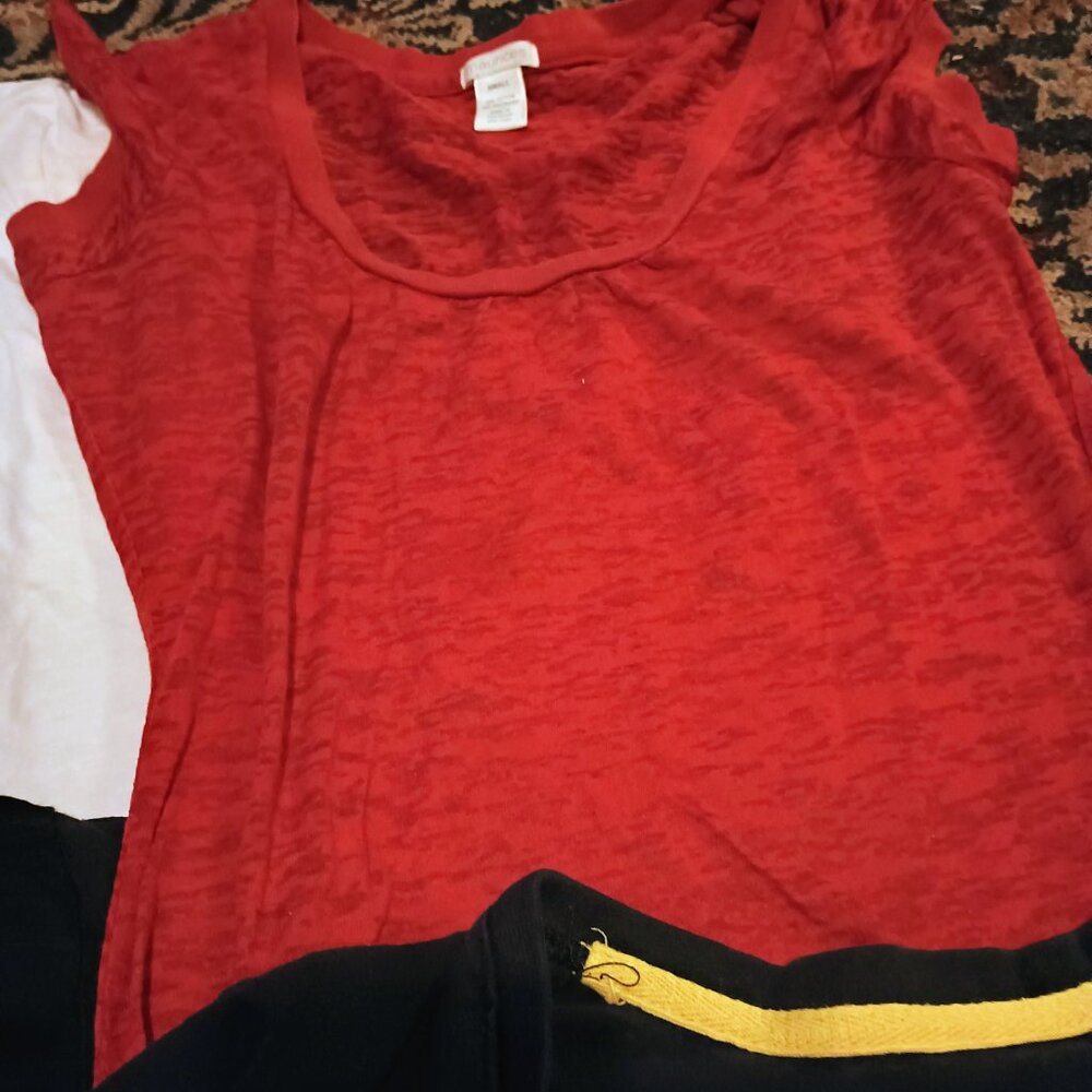 Four tshirts - Picture 3 of 5